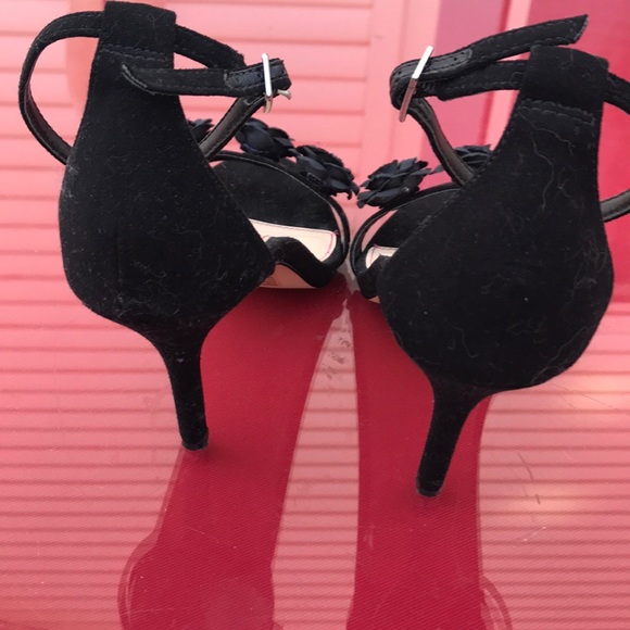 Betsy Johnson Flower Heels - Picture 4 of 7